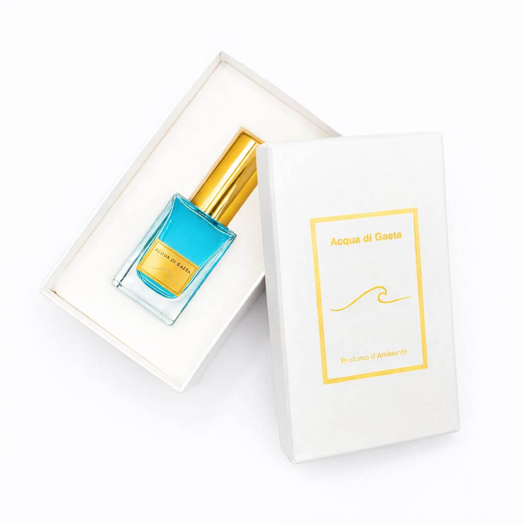 Acqua di Gaeta β Fragranza Spray Limited Edition 30 ml in a beautifully designed box with a golden cap.